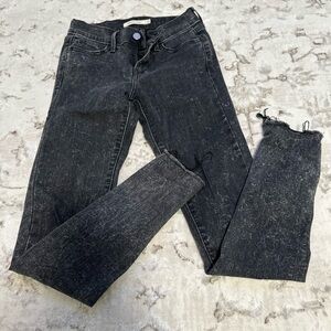 Levi’s women’s 710 Super skinny Black Washed Jeans Size 25